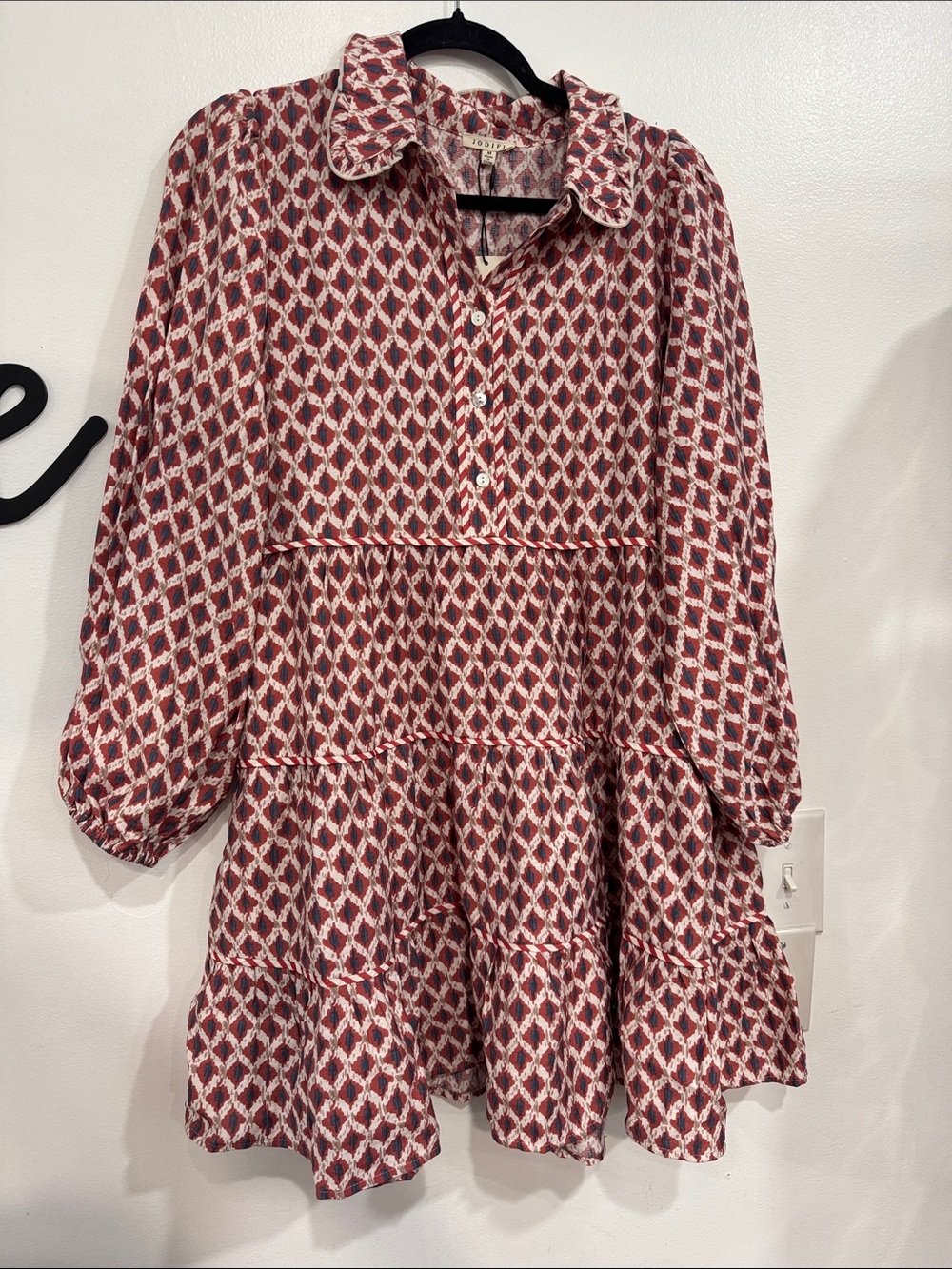 JODIFL Rose Pink & White Tiered Button-Front Geometric Tunic